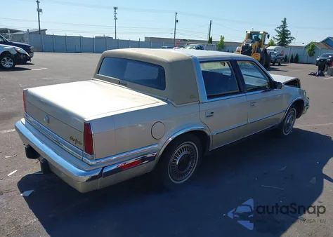 1990 Chrysler New Yorker C-Body Landau z USA, uszkodzony, nr VIN 1C3XC66R0LD832406